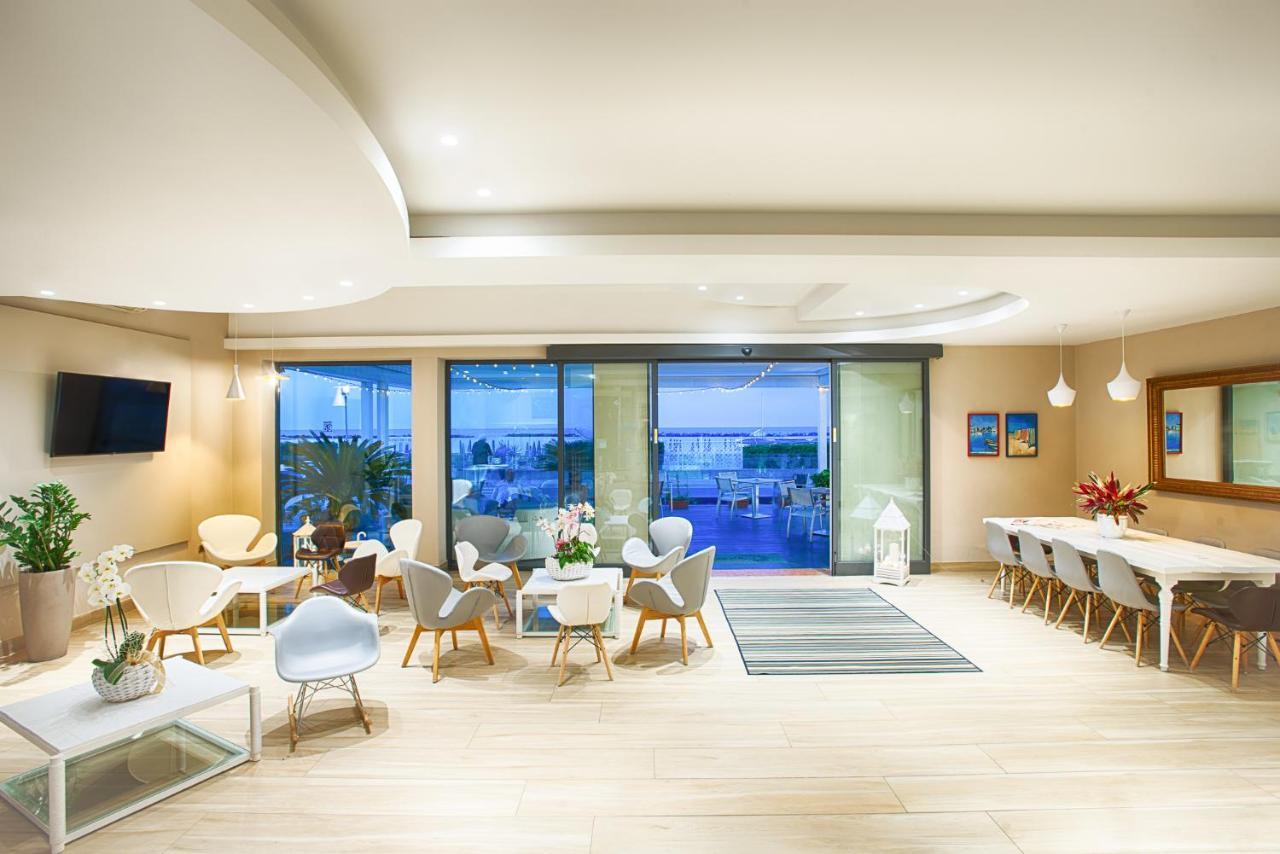 Hotel Agostini Bellaria-Igea Marina Buitenkant foto