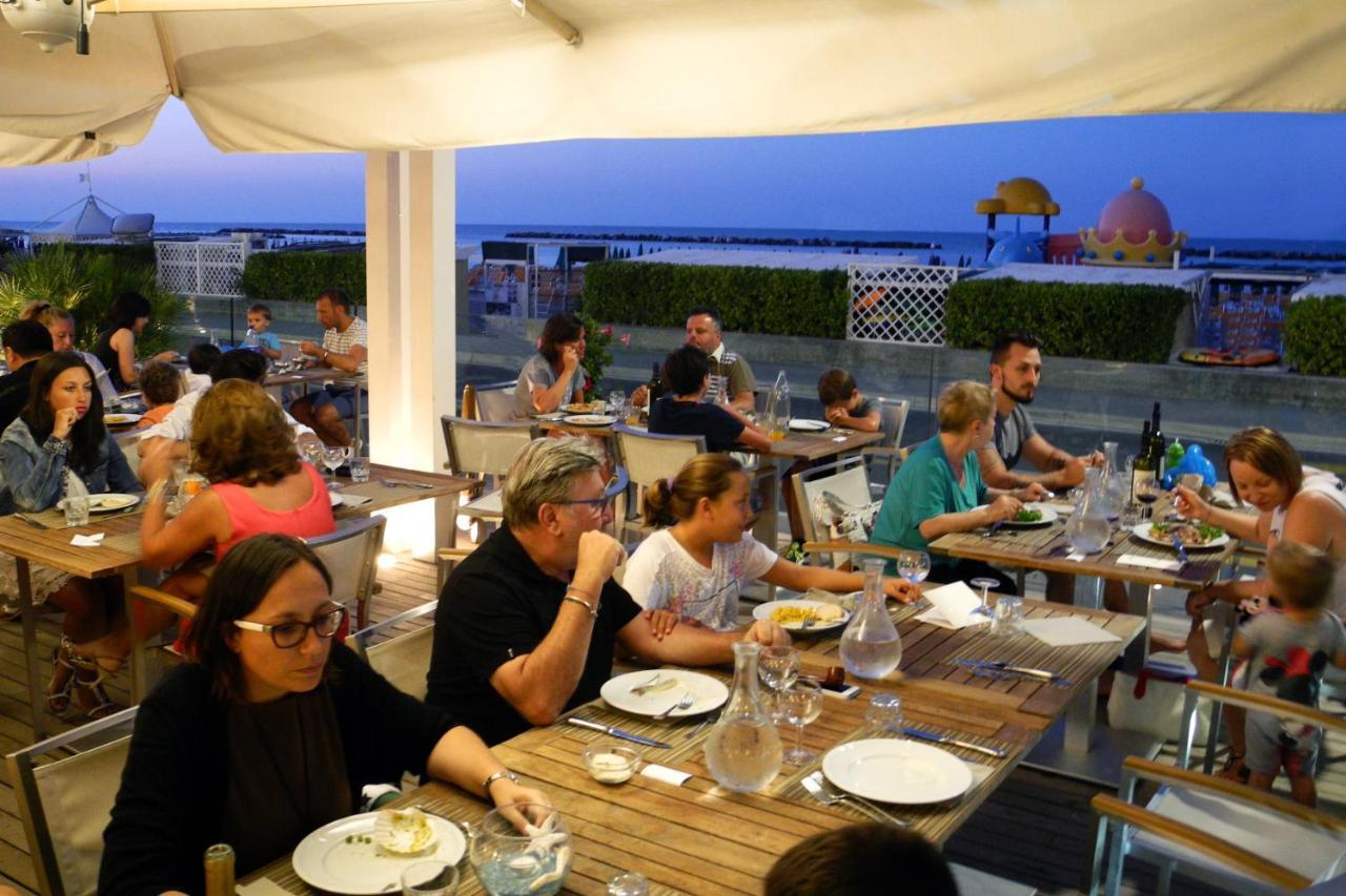 Hotel Agostini Bellaria-Igea Marina Buitenkant foto