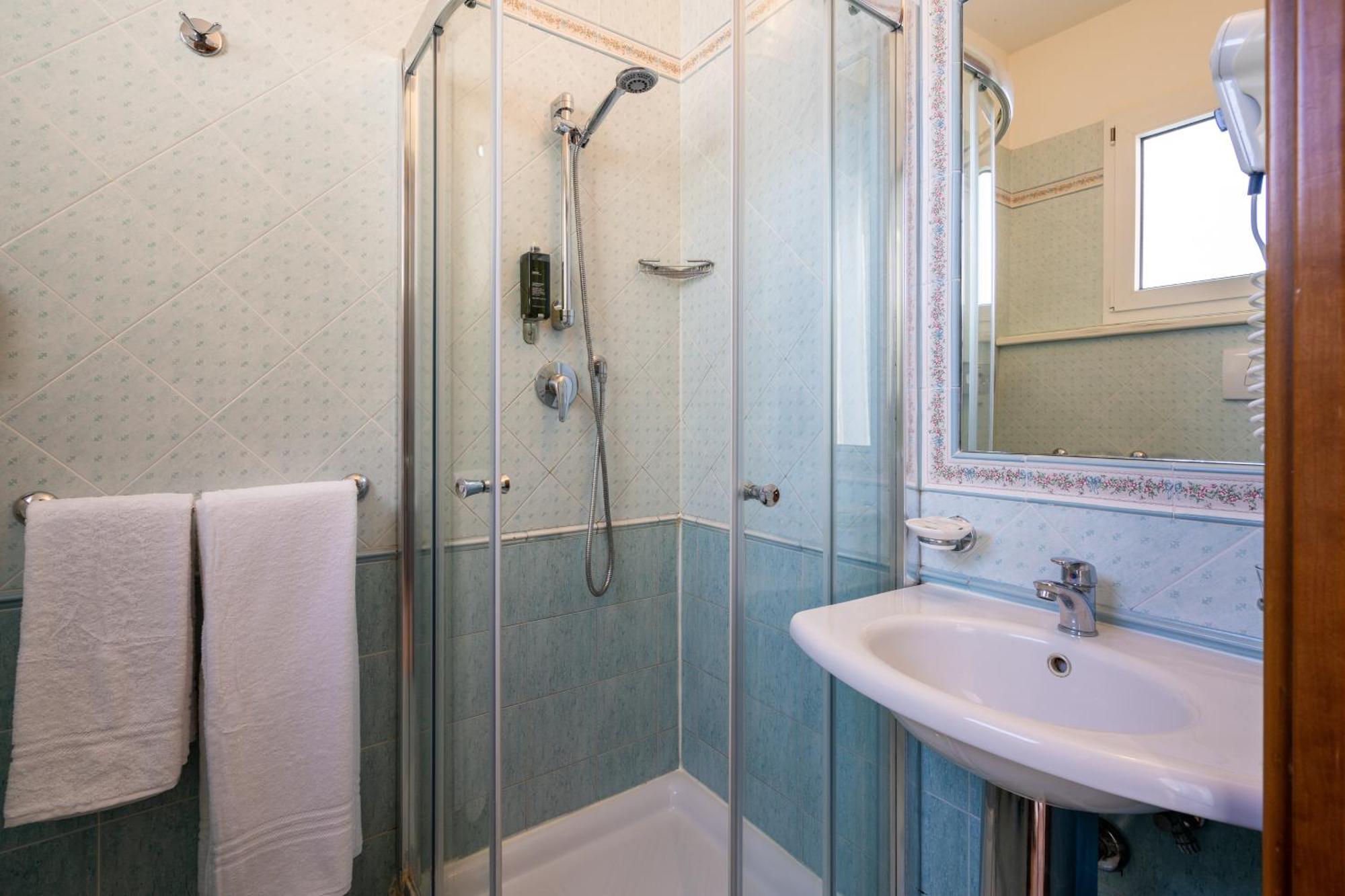 Hotel Agostini Bellaria-Igea Marina Buitenkant foto