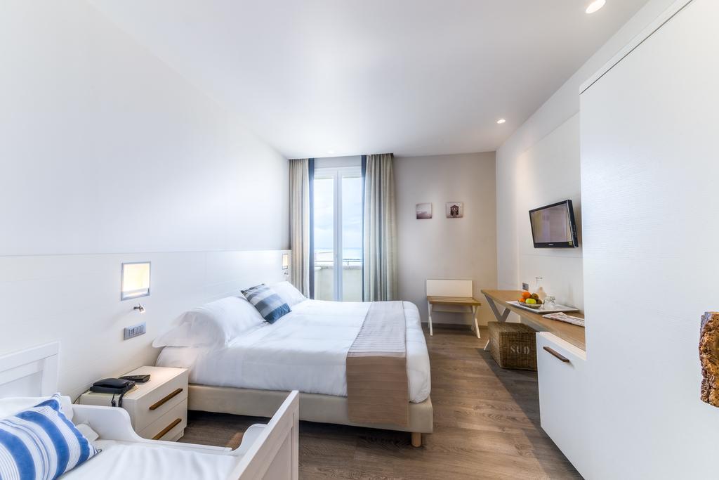 Hotel Agostini Bellaria-Igea Marina Buitenkant foto