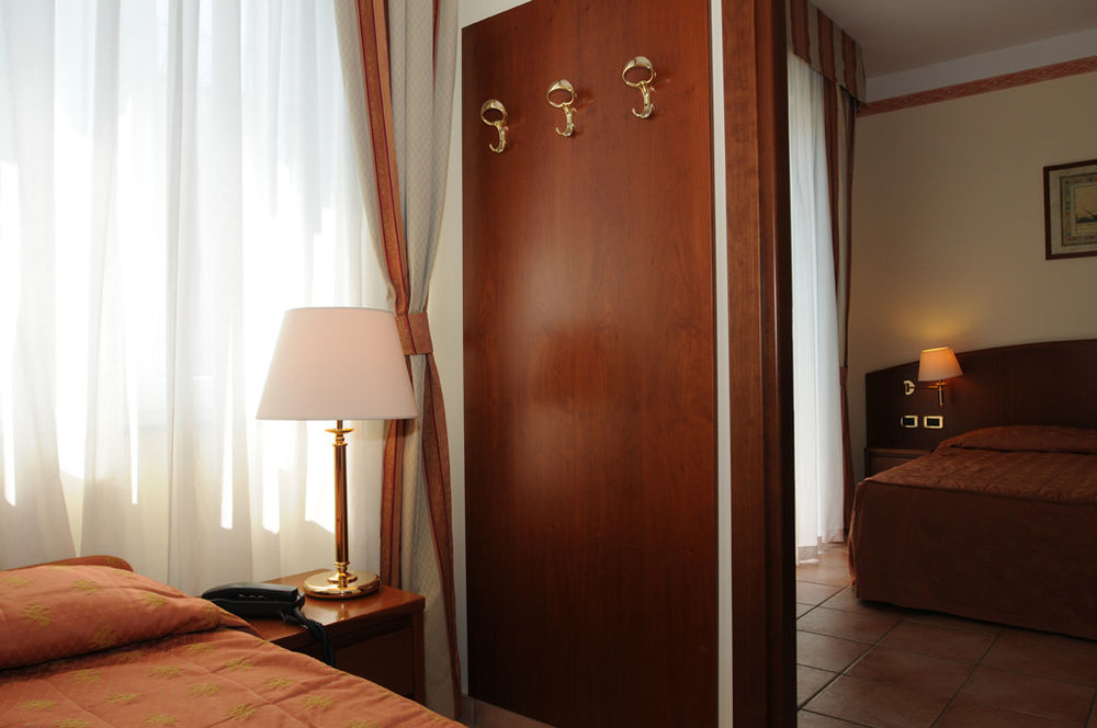 Hotel Agostini Bellaria-Igea Marina Buitenkant foto