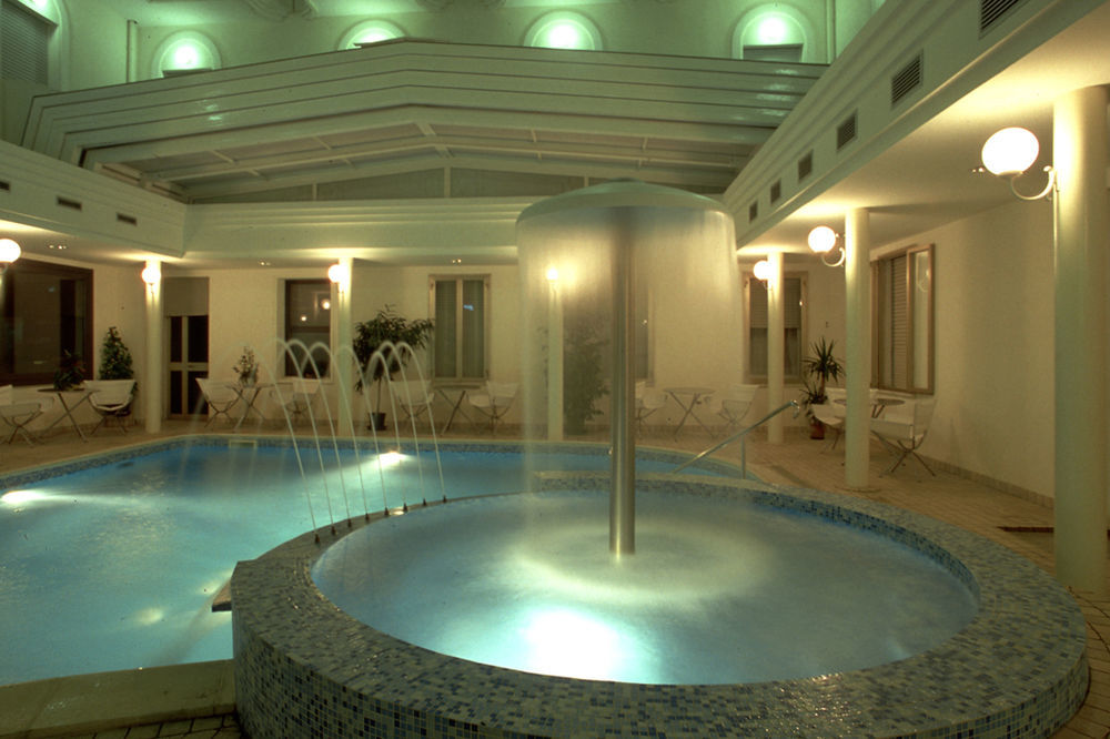 Hotel Agostini Bellaria-Igea Marina Buitenkant foto